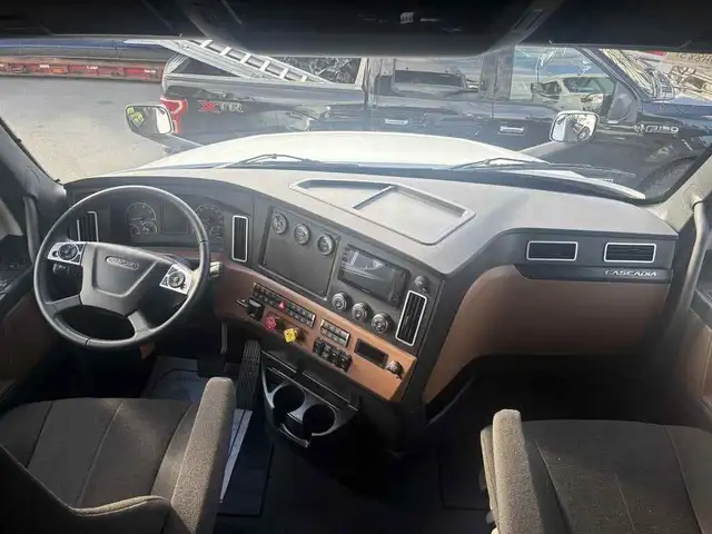 2026 Freightliner Cascadia ParkSmart Unit, Safety Certified, Cal in Heavy Trucks in Hamilton - Image 13