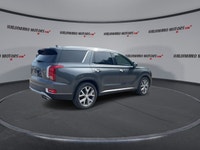 // ACCIDENT FREE!! // This 2022 Hyundai Palisade Luxury AWD is a refined three-row SUV built for bus... (image 7)