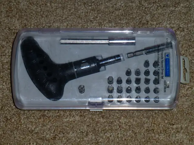 Mastercraft T Handle Ratchet Screw Driver Set 28 Pieces62863733668737128