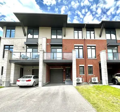 Ottawa, Barrhaven. ***SIGN A 2-YEAR LEASE AND ENJOY FIXED RENT FOR THE FULL LEASE TERM!*** Available...