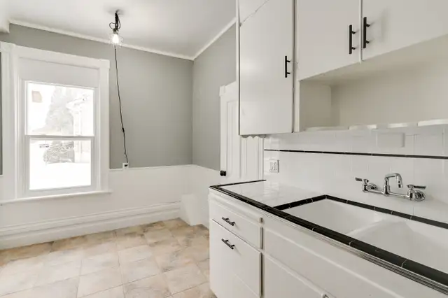1 Bed / 1 Bath Main Floor Apartment for Rent in London, ON: $1,1 in Long Term Rentals in London - Image 11