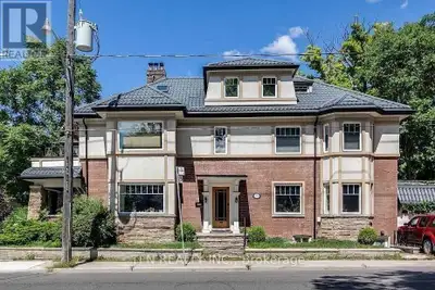 UPPER#2 - 250 ST. CLAIR AVENUE E Toronto (Rosedale-Moore Park),