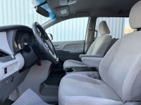 PRIX ET QUALITÉ IMBATTABLE venez découvrir notre TOYOTA SIENNA 2017 LE + BANCS CHAUFF + HITCH + 8 PL... (image 4)