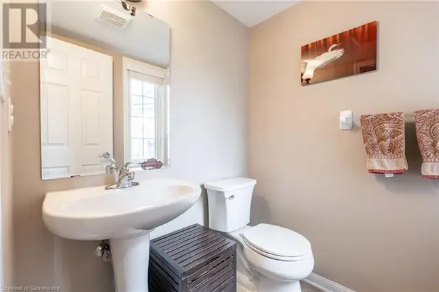 199 EMICK Drive Ancaster, Ontario in Houses for Sale in Hamilton - Image 6