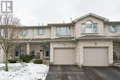 This cozy 3 bedroom, 3 bathroom executive condo in desirable Northridge area offers bright kitchen w...
