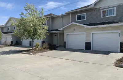 Edwards Townhouses is a family oriented townhome located in the central area. Clean and quiet close...