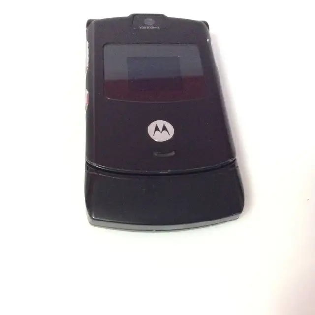 Motorola RAZR V3 cell phone in Cell Phones in Mississauga / Peel Region - Image 7