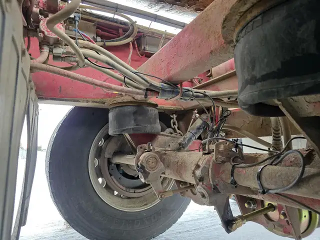 2012 PETERBILT 388 in Heavy Trucks in Saskatoon - Image 75