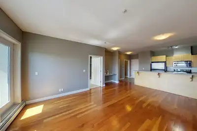 MODERN 1 BDRM APARTMENT AVAILABLE IMMEDIATELY. Modern style building, centrally located, close proxi...