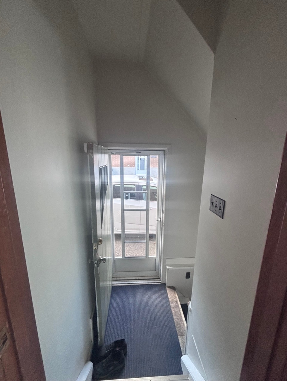 OCTOBER 1 - 3 BEDROOM HOUSE WITH WATER VIEW - BROCKVILLE 5