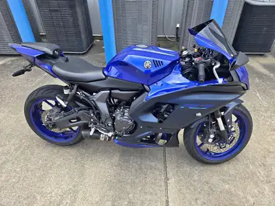 APPLY NOW: https://www.ridecollective.ca/get-pre-approved 2023 YAMAHA YZF-R7 • Responsive engine del...