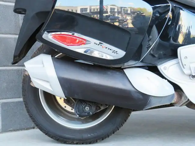 2011 Can-Am Spyder Roadster RT-Limited in Sport Touring in Cambridge - Image 9