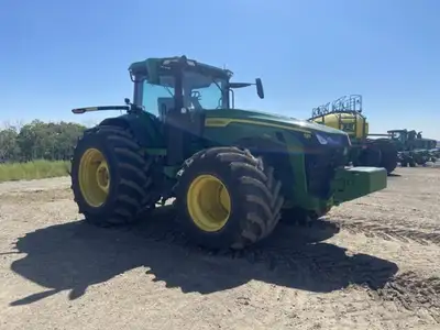 John Deere 9.0L 340hp,IVT 40kDiff. Lock,LH Reverser,MFWD w/ ILS Suspension,600/70R30 152A8 R1W800/70...