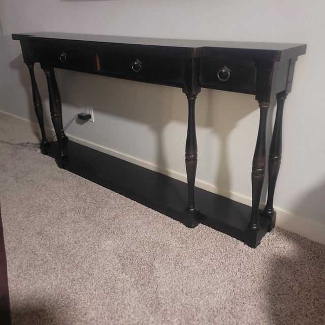 72 inch narrow console / sofa table by Hooker furniture in Other Tables in Calgary - Image 2