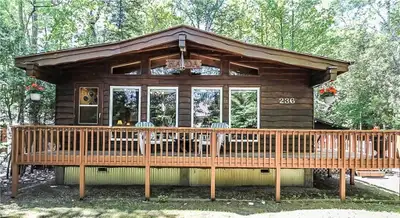 Welcome to a 3-bed, well-maintained 832 sq ft cottage-style home in Wasaga Beach. This charming prop...