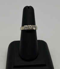 14KT Yellow Gold Lady's 3 Cubics 4.7gms Engagement Ring $275