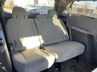 2018 Toyota Sienna LE V6 AWD 7-Passenger Minivan | Clean Carfax | Loaded with Features 3.5L V6 Engin... (image 9)
