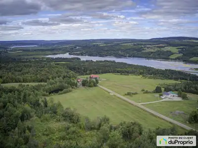 Fermette +/-133 acres; Très belle propriété à faire rêver Vue exceptionnelle à 360°, vue sur le lac...