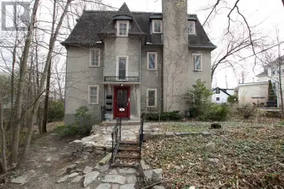 3 - 74 ACACIA AVENUE Ottawa, Ontario