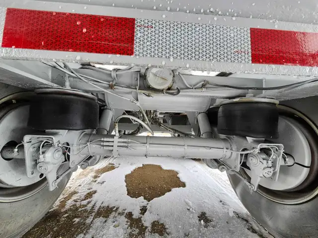 2002 Beall Super B-Train Hopper/Grain/Tri-Tri axles in Heavy Equipment in Barrie - Image 29