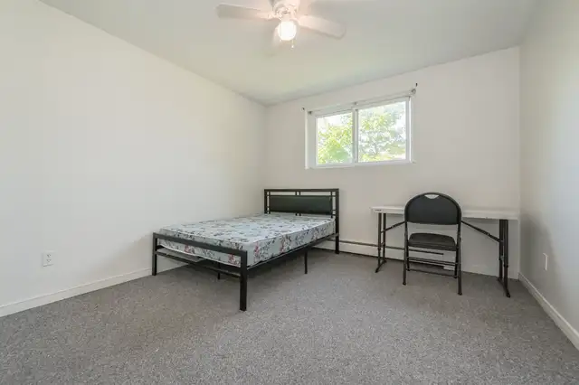 4 Bedroom Student Rooms Steps From Laurier! - $1,000 Gift Card!! in Room Rentals & Roommates in Kitchener / Waterloo - Image 2