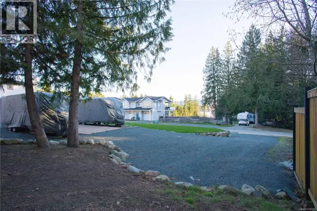 10415 Marina Vista Dr Port Alberni, British Columbia in Land for Sale in Port Alberni - Image 4