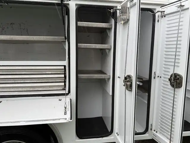 2024 Ram 5500 Heavy Duty Laramie 4x4 Crew Cab Cummins Service Tr in Heavy Trucks in Regina - Image 31