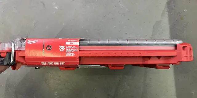 Milwaukee 38 pc Tap and Die Packout Set in Hand Tools in Mississauga / Peel Region - Image 5