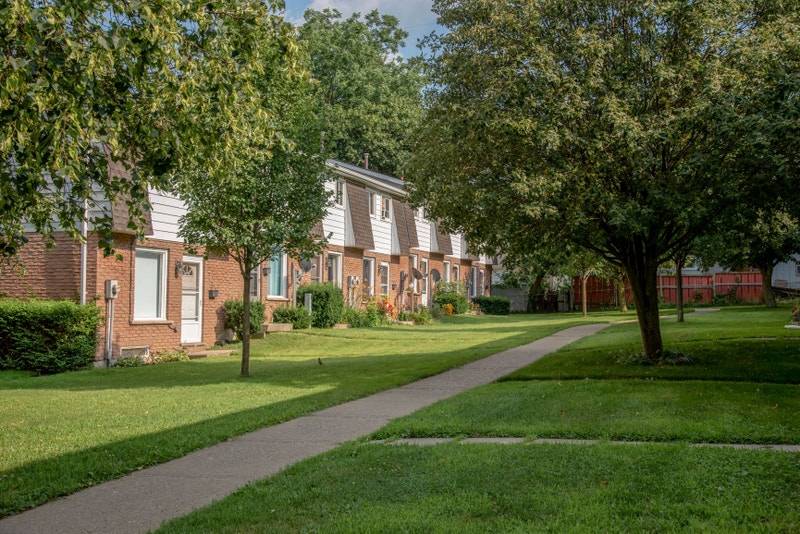 Recently RENOVATED 3 bedroom Townhouse Long Term Rentals Woodstock