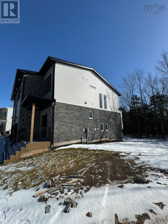 19 Lew Crescent Lantz, Nova Scotia in Houses for Sale in City of Halifax - Image 2