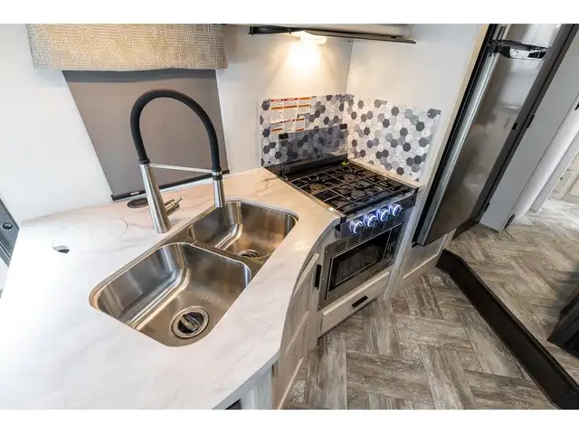 2022 Forest River Sunseeker 2440 2025 2 extension 2022 Classe C in RVs & Motorhomes in Laval / North Shore - Image 8