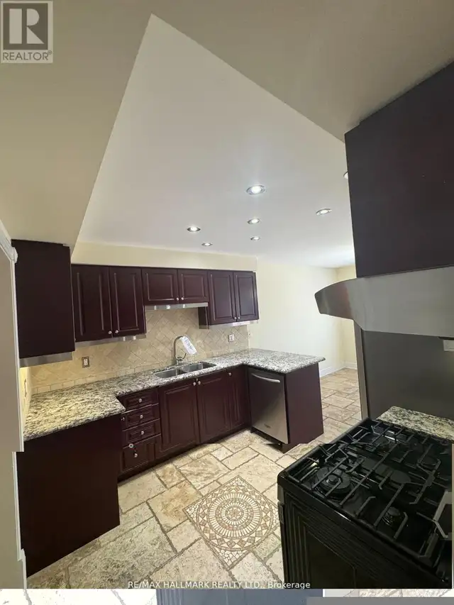 203 LANDSBRIDGE STREET Caledon (Bolton East), Ontario in Houses for Sale in Oakville / Halton Region - Image 11