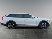 Thanks for viewing our House Of Cars Cochrane inventory! AMVIC licensed dealer! House of Cars Cochra... (image 7)