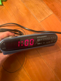 Sylvania Alarm Clock AM FM Radio Plug or Battery Model SA85004-7