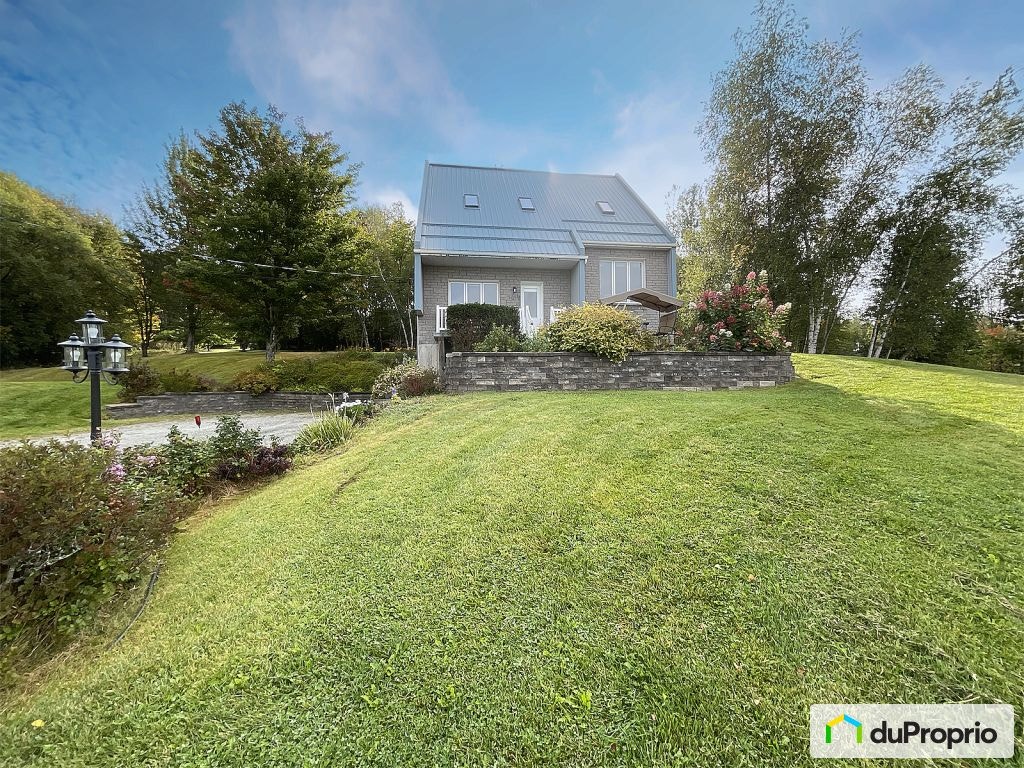 $689,000 - Split Level for sale in Sherbrooke (Brompton) — photo 1