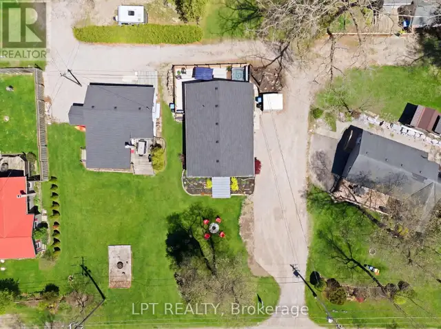 7652 RIVERSIDE DRIVE Lambton Shores (Port Franks), Ontario in Houses for Sale in Grand Bend - Image 33