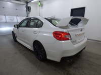 Imaginez tracer des virages avec un sourire, le grondement iconique d'une Subaru WRX blanche 2018 so... (image 1)
