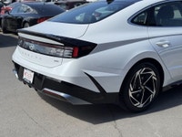 This ONE OWNER ACCIDENT FREE LOW KM Hyundai Sonata TREND comes fully loaded with a responsive and fu... (image 4)