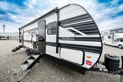 Located in Winfield, BC Call or Text 250-766-4607 Voyager RV Centre 1-800-668-1447 New demo with Ful...