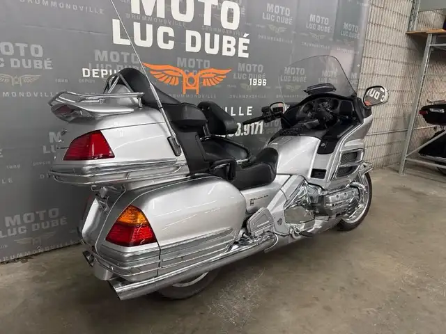 2005 Honda GL1800 Goldwing in Sport Touring in Drummondville - Image 5