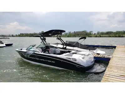 Super Air Nautique 230 2010 - Consignation pas de taxes Longeur / Length : 23’ Largeur / Beam : 100”...