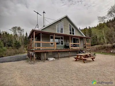 Endroit paisible avec vue panoramique sur le bord du Lac Portage. Chalet meublé,cuisinière et réfrig...