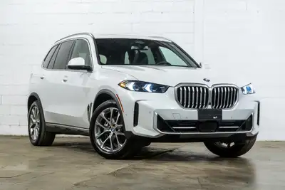 *English below* *Français:* Ce BMW X5 xDrive40i 2025 avec un bas kilométrage de 32452 km et aucun ac...