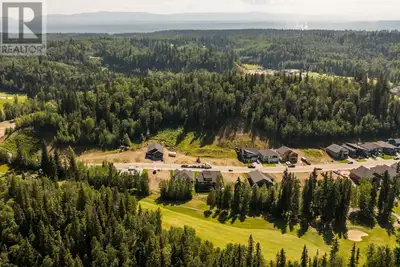 Have you been dreaming of living right at the premier Aberdeen Glen Golf Course? Then you don't want...