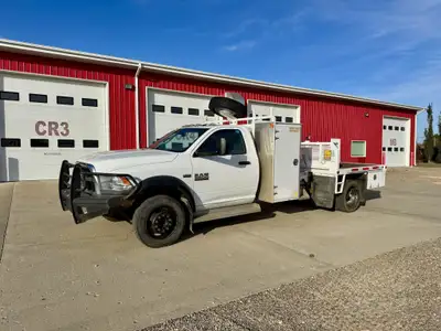 2015 Ram 5500 HD Flat Bed Truck Comes with a 6.4L V8 HEMI gasoline engine, automatic transmission, 4...