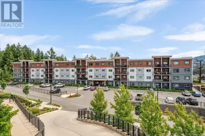 Welcome to this bright 2 bedroom, 2 bathroom, family friendly condo in Lakeview Terraces. This home...