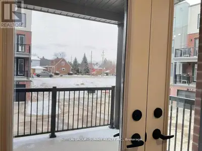 33-99 ROGER STREET Waterloo, Ontario