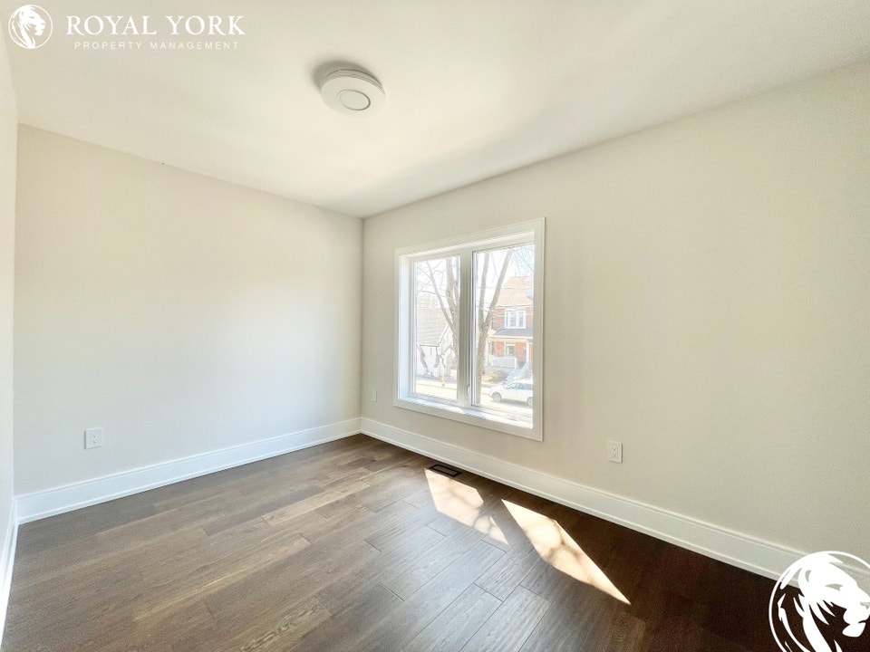 3 BED 1.5 BATH MAIN FLOOR FOR RENT 471 JONES AVENUE, TORONTO Long Term Rentals City of