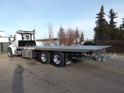 Kenworth T880 Tandem, Cummins X15 500 HP, Eaton Ultrashift 13 spd., 20,000 lb. F/A, 46,000 lb. R/A,K...