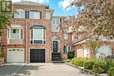 Rare Ravine! Most Wanted Chelsea Model, Shows Beautifully Welcome to 1050 Lindsay Drive, a beautiful...